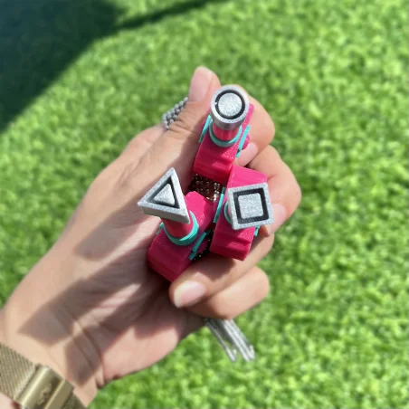 SQUID GAME KEY – necklace with Hide&Seek KEY pendant |TRIANGLE